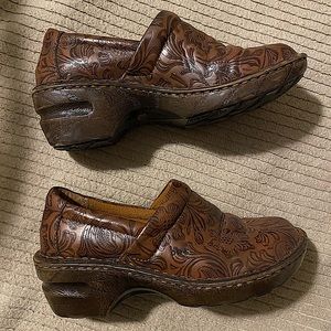 Born concept faux tooled leather clogs size 7